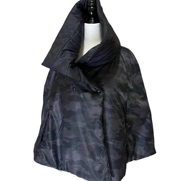KYODAN| Reversible Puffer Capelet, Blk/Camo high neck, with snaps EUC - Picture 5 of 16